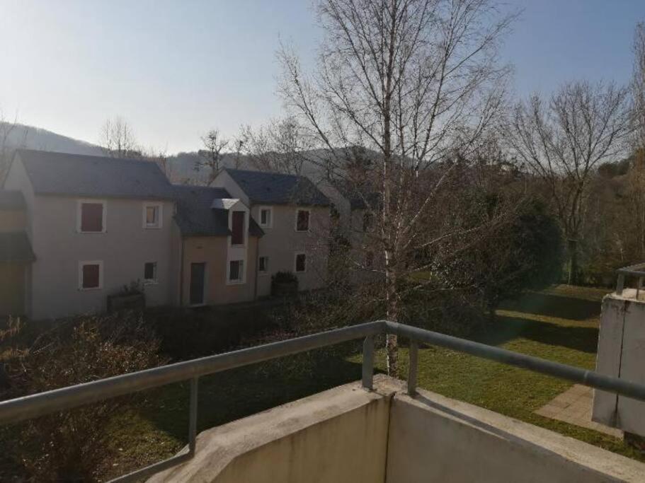 Appartement Calme Et Propre Le Goelia Saint-Geniez-dʼOlt エクステリア 写真